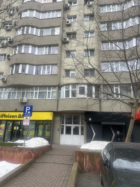 Camil Ressu, Dristor, langa McDonalds, metrou Dristor,